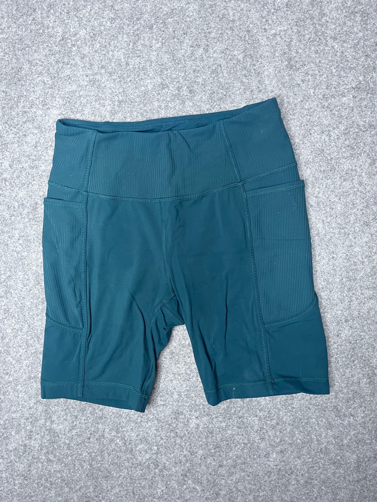 Mondetta Performance + Luxury Green High Rise Pocket Bike Shorts Small Nwot